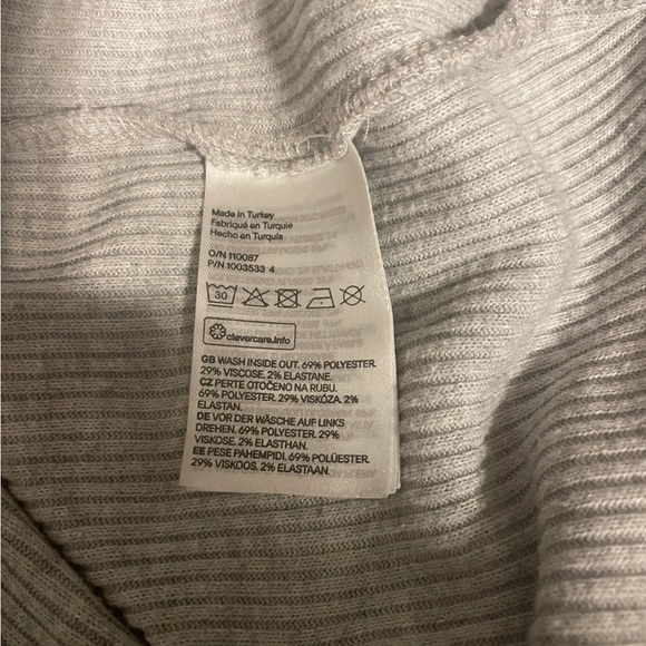 H&M Grey sweater - Picture 7 of 7